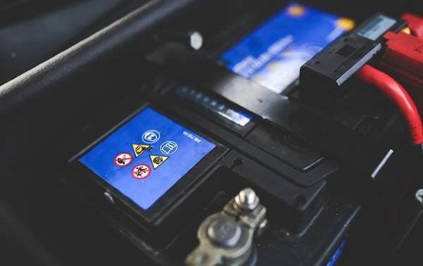 Quale Polo Della Batteria Staccare Per Non Farla Scaricare